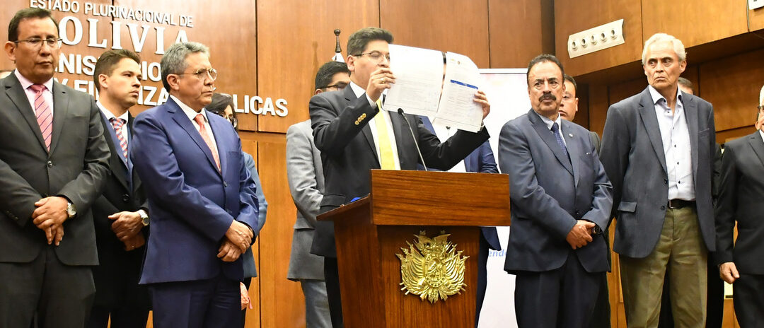 GOBIERNO Y EMPRESARIOS ACUERDAN LIBERAR LAS EXPORTACIONES
