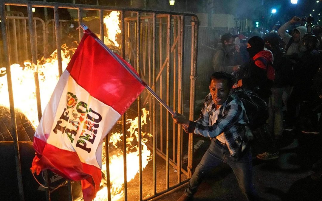 JOVEN PERUANO HOSPITALIZADO TRAS RECIBIR GOLPE DURANTE PROTESTA PACÍFICA