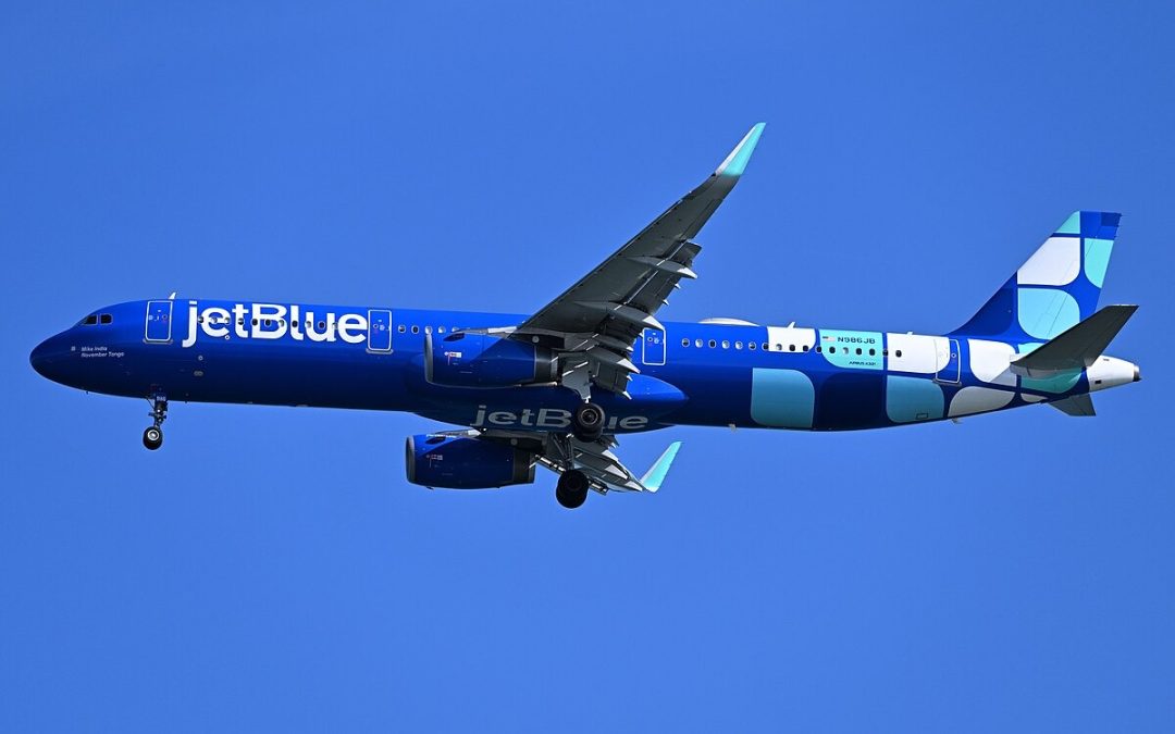 VUELO JETBLUE EVITA COLISIÓN AÉREA CON AVIÓN MILITAR ESTADOUNIDENSE