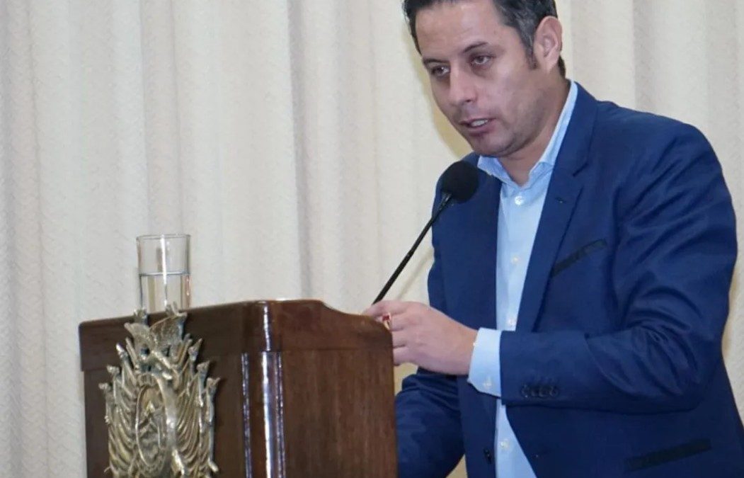 LARA TRATA DE “PELOTUDOS” A MINISTROS DE ESTADO