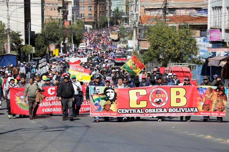 MARCHA “BOLIVIA NO SE VENDE” LLEGA A LA PAZ PIDIENDO ABROGACIÓN DEL DS-5503