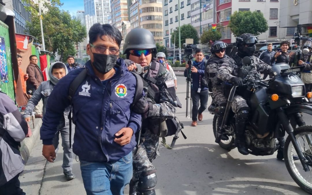 DOCE MARCHISTAS DETENIDOS EN LA REPRESIÓN POLICIAL A LA MARCHA DE LA COB
