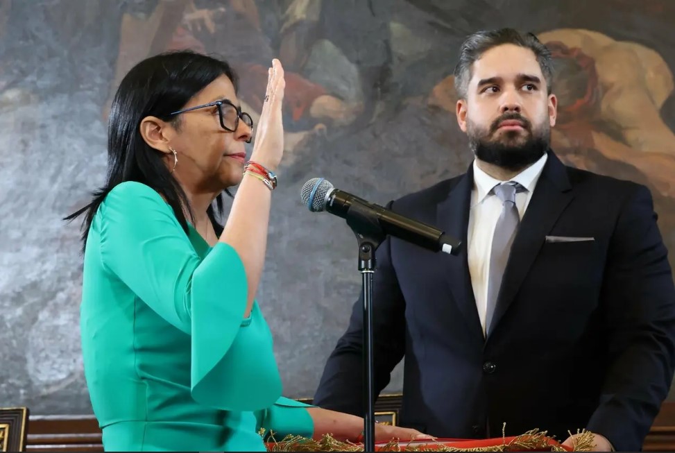 DELCY RODRÍGUEZ ASUME OFICIALMENTE PRESIDENCIA ENCARGADA TRAS SECUESTRO DEL MANDATARIO VENEZOLANO