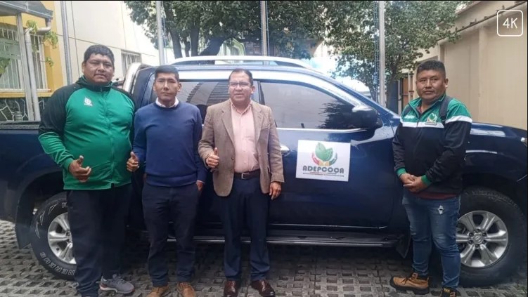 GOBIERNO DE PAZ ENTREGA MOVILIDAD OFICIAL A ADEPCOCA