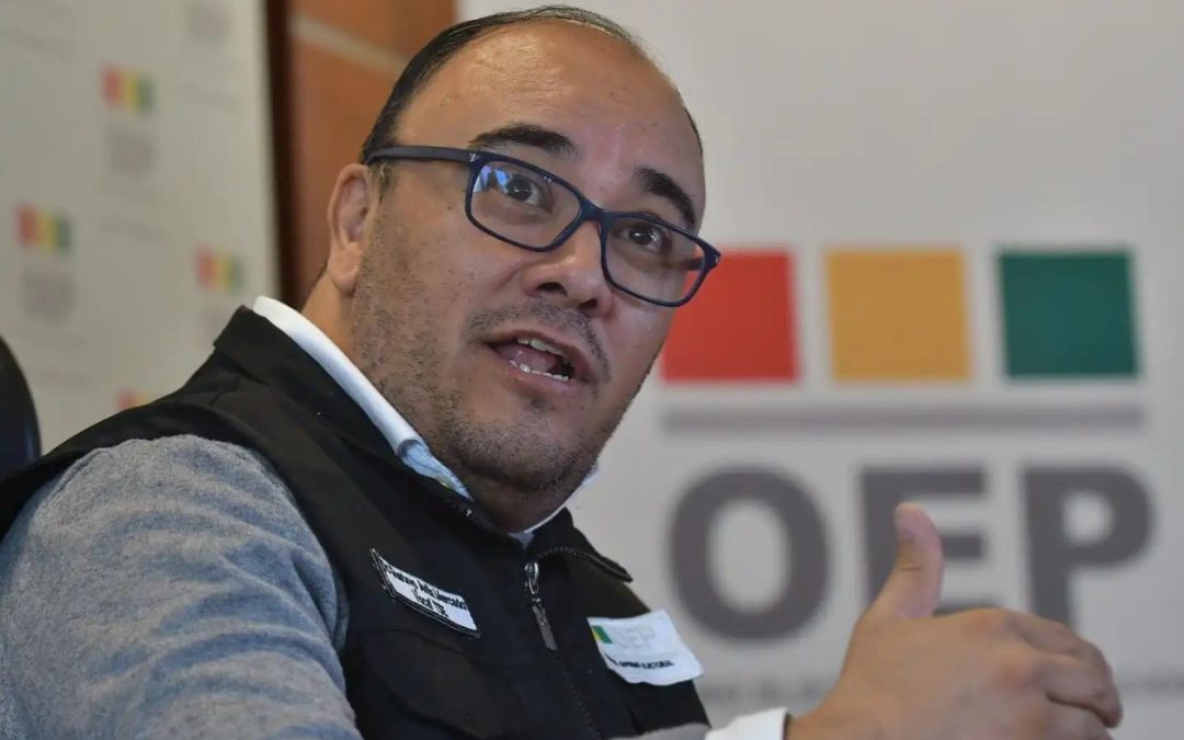 PAZ CONFIRMA POR DECRETO A GUSTAVO ÁVILA EN EL TSE