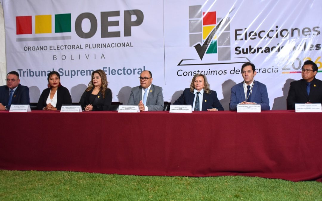 BOLIVIA CIERRA VOTACIÓN SIN CRISIS Y ACTIVA CONTEO PRELIMINAR NACIONAL