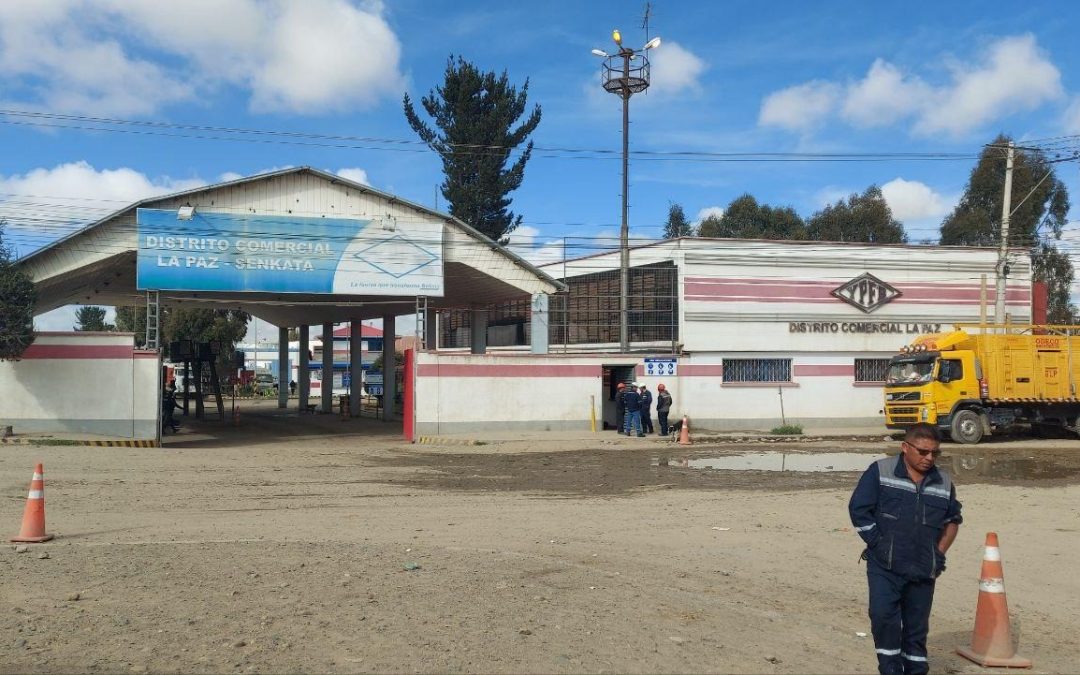 EJECUTIVO INTERVIENE YPFB CON CONTROL MILITAR Y CAMBIOS OPERATIVOS INMEDIATOS