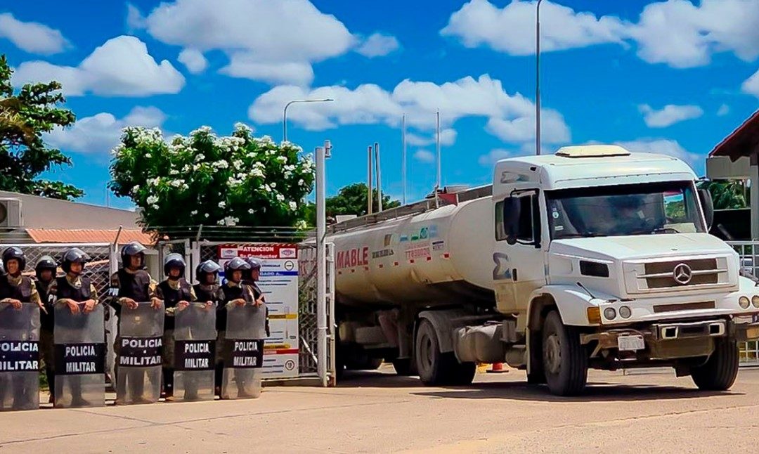 TRANSPORTE PESADO VE COMO “SHOW” LA MILITARIZACIÓN DE YPFB