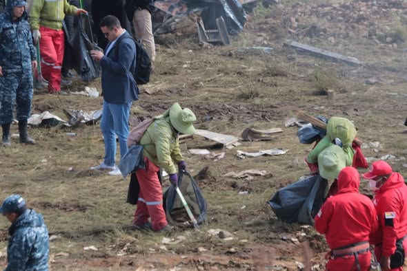 JUEZ ENVÍA A 19 PERSONAS A LA CÁRCEL POR SAQUEO DE BILLETES