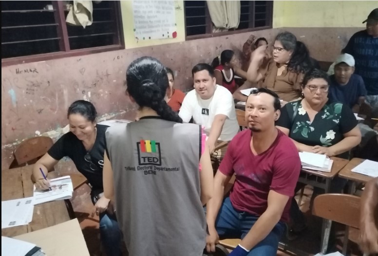 CAPACITACIÓN A JURADOS ELECTORALES AVANZA EN GUAYARAMERÍN