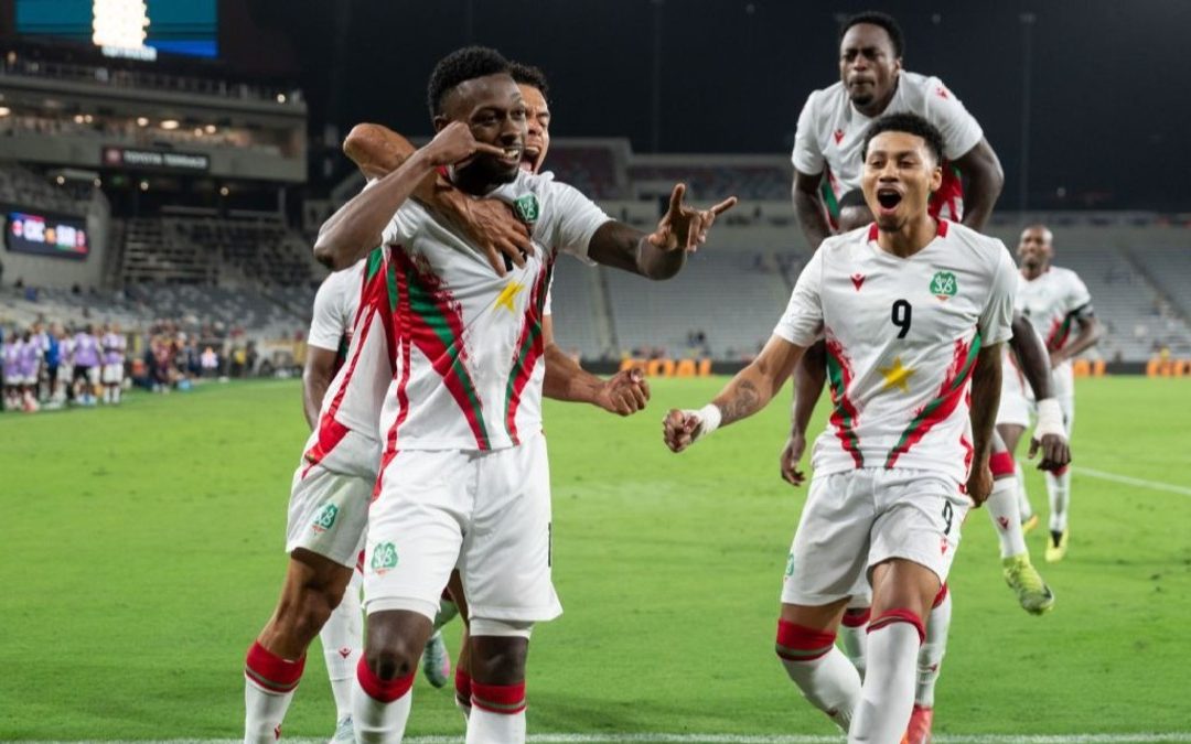 SURINAM ARMA SU CONVOCATORIA EUROPEA Y LANZA AVISO DIRECTO A BOLIVIA