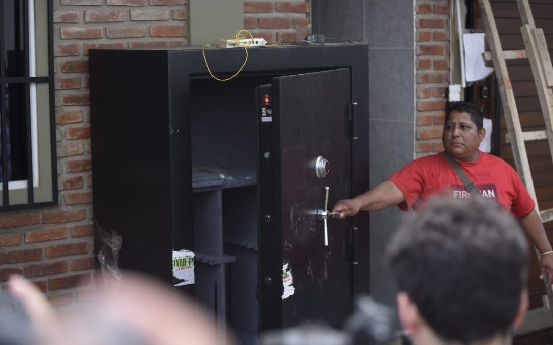 ABREN CAJAS DE MARSET Y NO HAY DINERO NI OBJETOS DE VALOR