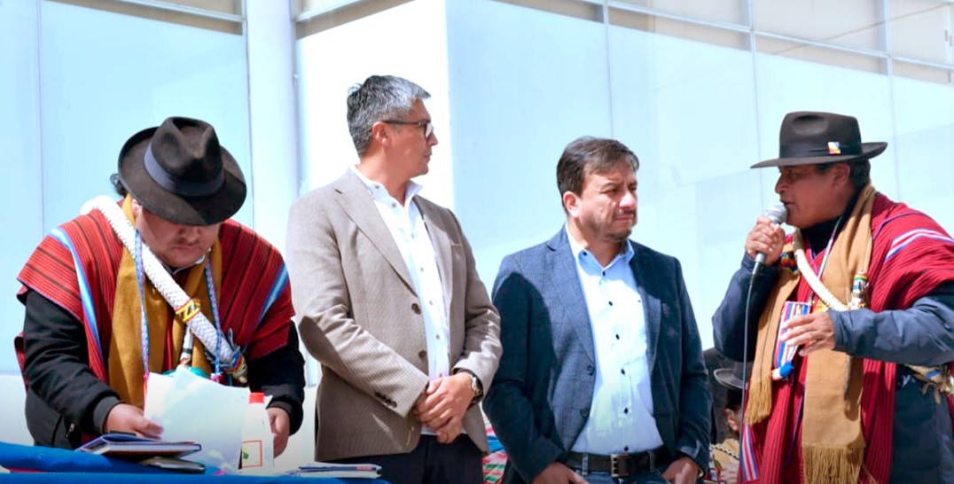 CAMPESINOS ENCARAN AL MINISTRO Y EXIGEN LA VERDAD SOBRE LA GASOLINA DE MALA CALIDAD