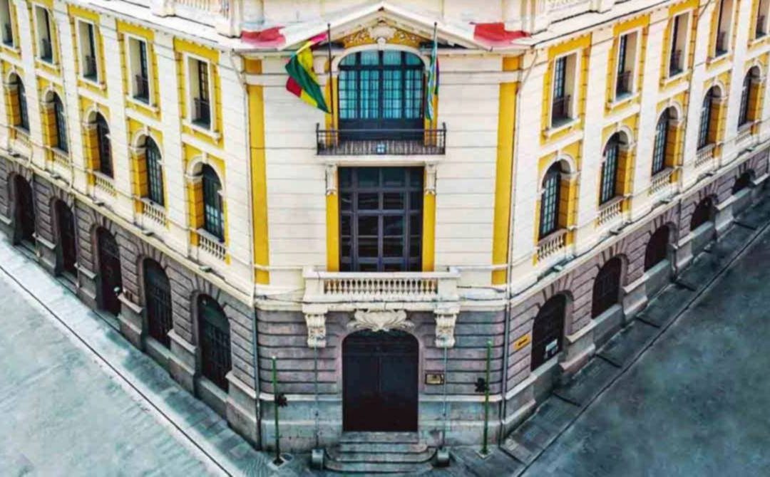 SIN DÓLARES, CANCILLERÍA CAMBIA PAGOS Y DEPOSITA SUELDOS EN BOLIVIANOS AL EXTERIOR