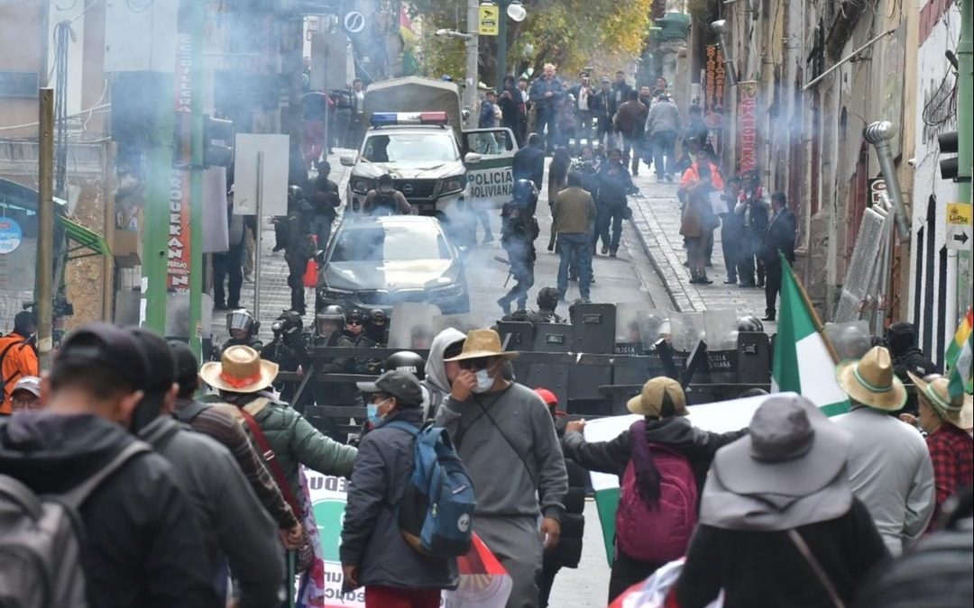 CRECE LA PRESIÓN SOCIAL CONTRA LEYES Y MEDIDAS DEL GOBIERNO