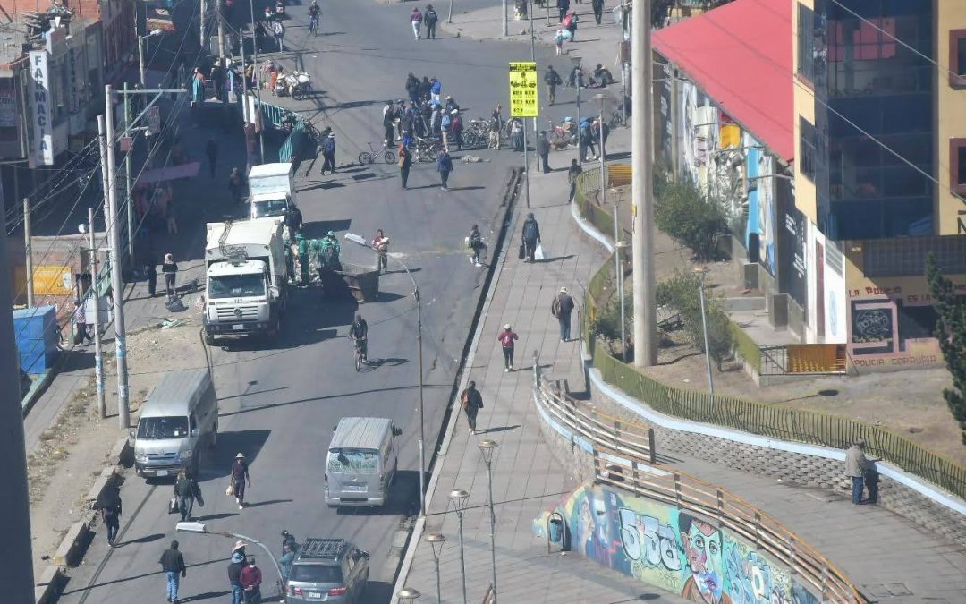 CABILDOS DE EL ALTO ENDURECEN PROTESTAS Y RATIFICAN PARO INDEFINIDO