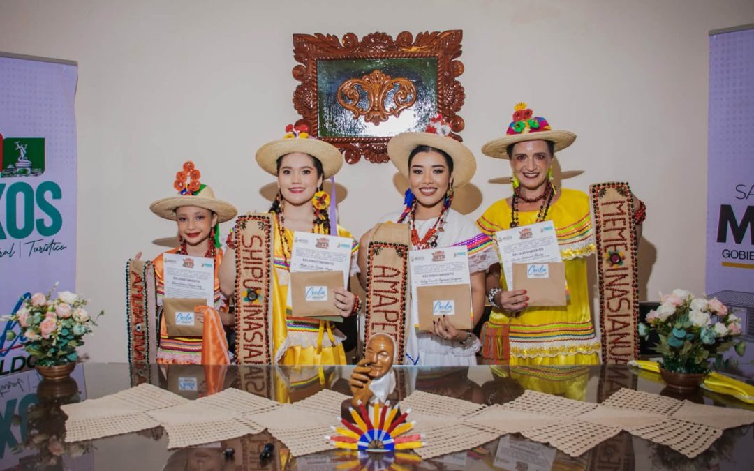 SAN IGNACIO PRESENTA A LAS SOBERANAS DEL FOLKLORE DE LA ICHAPEKENE PIESTA
