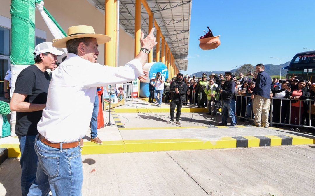 RODRIGO PAZ, REINAUGURA LA TERMINAL DE YACUIBA